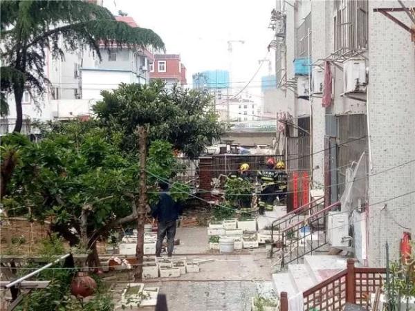 突發(fā)！青島一居民樓發(fā)生爆燃！已造1人死亡，7人受傷！3公里外有震感…