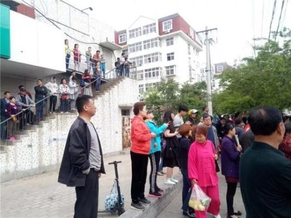 突發(fā)！青島一居民樓發(fā)生爆燃！已造1人死亡，7人受傷！3公里外有震感…