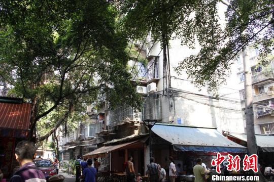 圖為煤氣爆燃民房。 朱柳融 攝